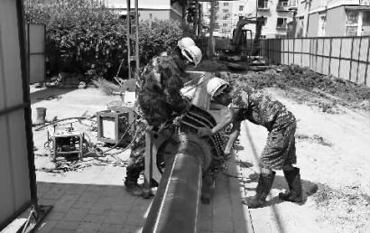 �ڲ��͙C(j��)������ι�ˮ���칤�̬F(xi��n)��